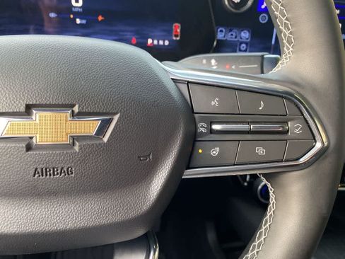 Used 2025 Chevrolet Equinox EV LT w/ LPO, All-Weather Mat Package FWD image 21