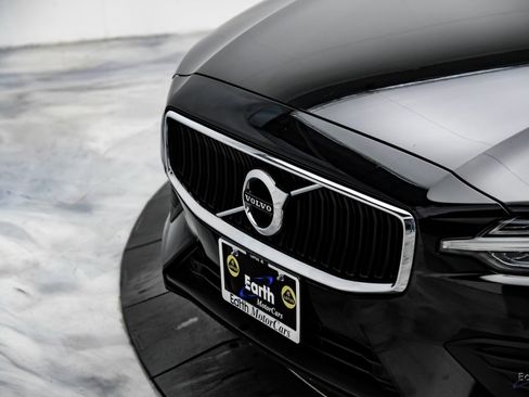 Used 2020 Volvo V60 T5 Momentum w/ Protection Package Premier image 27