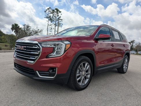 Used 2023 GMC Terrain SLT image 8