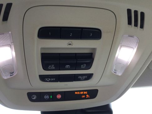 Used 2023 Buick Envision Avenir image 19