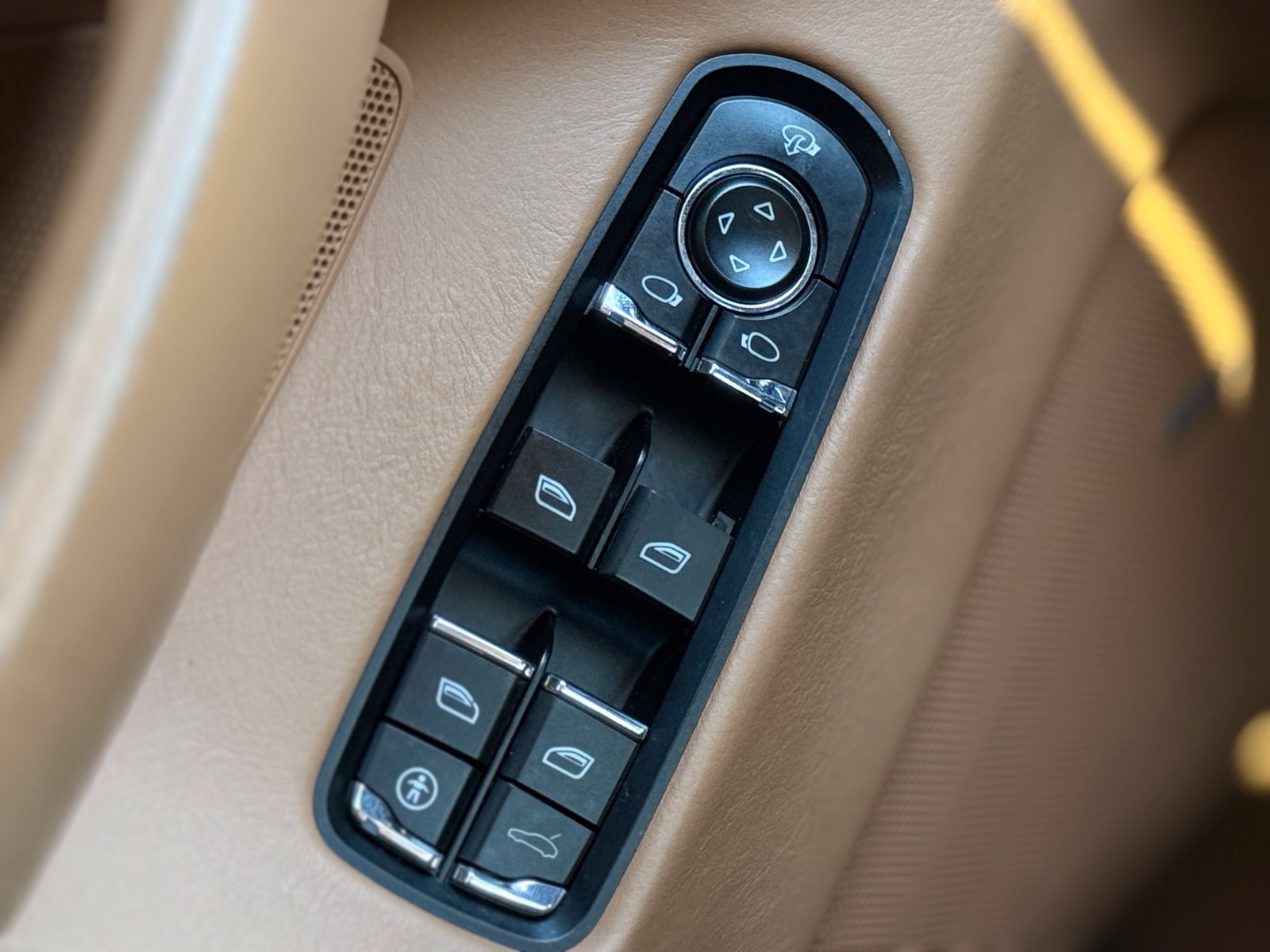 Used 2012 Porsche Panamera AWD/4WD image 31