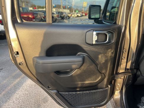 New 2026 Jeep Gladiator Sport image 17