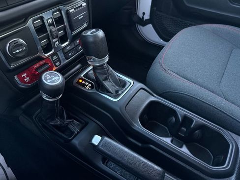 Used 2024 Jeep Wrangler Unlimited Rubicon w/ Technology Group image 28