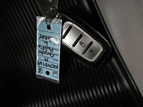 Used 2019 Chrysler Pacifica L FWD image 54