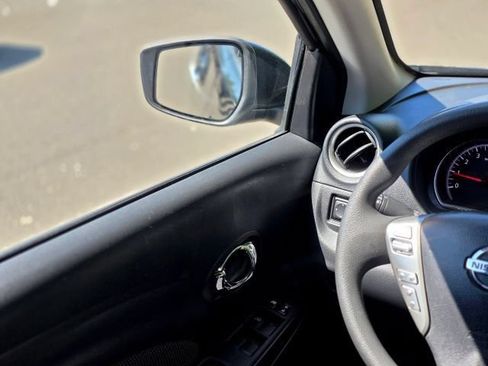 Used 2015 Nissan Versa SV FWD image 20