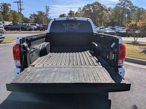 Used 2017 Toyota Tacoma 4x4 Double Cab image 26