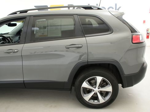 Used 2022 Jeep Cherokee Limited AWD/4WD image 6