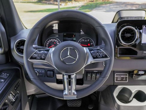 Used 2025 Mercedes-Benz Sprinter 2500 image 77