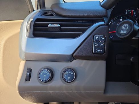 Used 2018 Chevrolet Suburban LT w/ Off-Road Package image 17