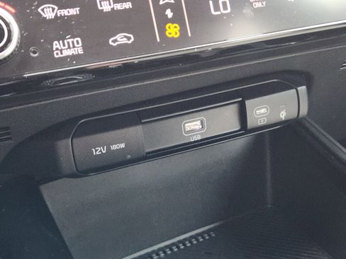 Used 2023 Kia Niro EX image 22