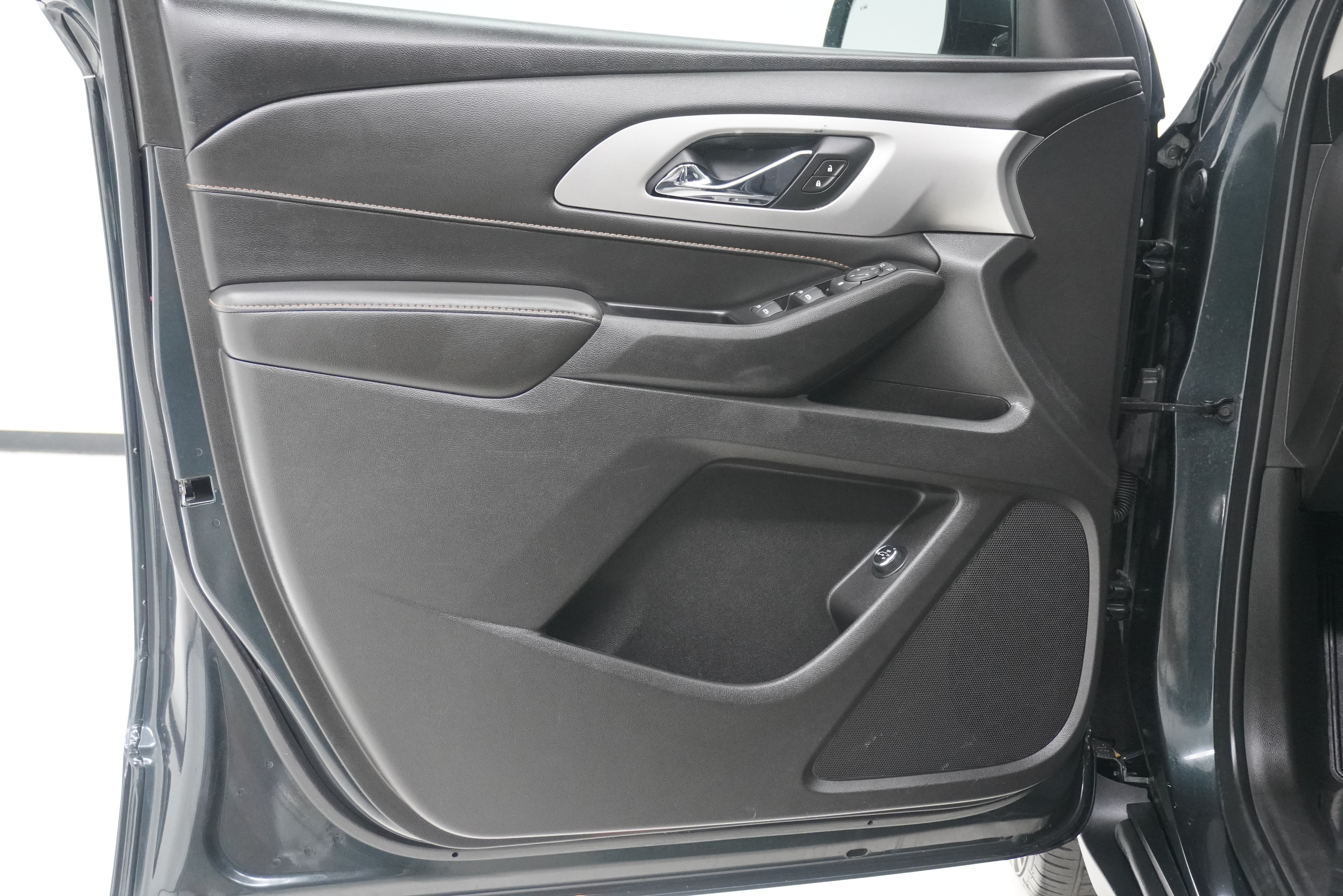 Used 2020 Chevrolet Traverse LT FWD image 15