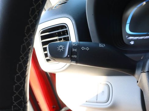 Used 2025 Hyundai Venue SEL FWD image 16