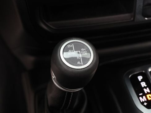 Used 2020 Jeep Wrangler Unlimited Sahara AWD/4WD image 29