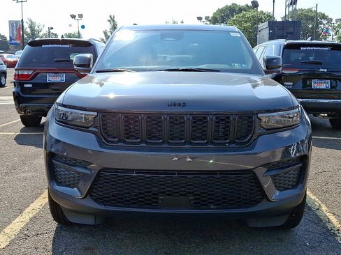 New 2025 Jeep Grand Cherokee Altitude image 2