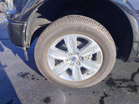 Used 2020 Ford F150 Platinum w/ Equipment Group 701A Luxury image 8