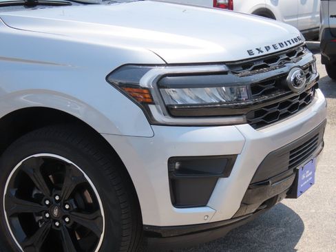 Certified 2024 Ford Expedition Limited AWD/4WD image 5
