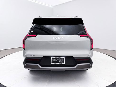 Used 2024 Kia EV9 Wind image 15