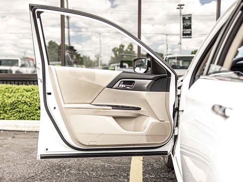 Used 2014 Honda Accord LX image 28