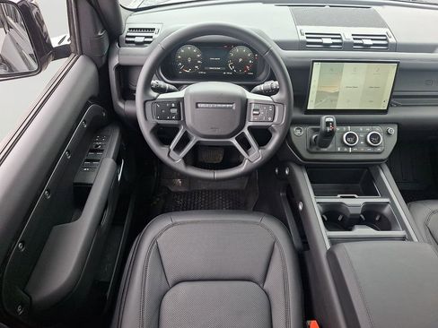 Used 2025 Land Rover Defender 110 S image 12