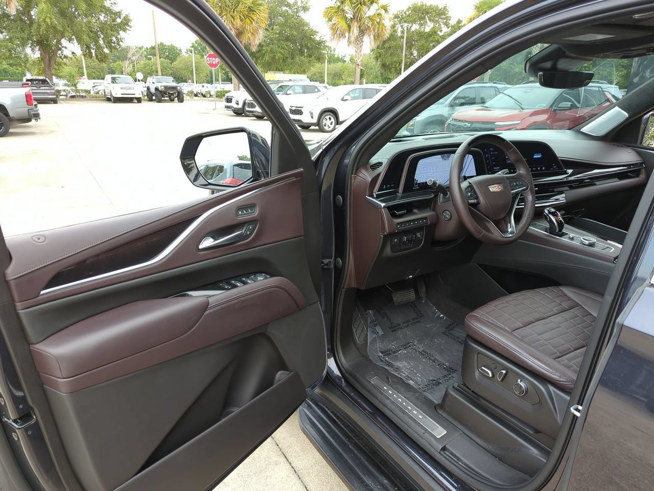 Certified 2023 Cadillac Escalade Premium Luxury Platinum AWD/4WD image 7