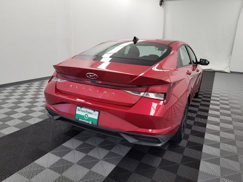 Used 2021 Hyundai Elantra SEL w/ Convenience Package FWD image 7