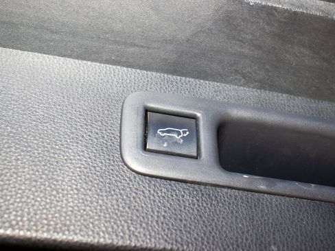 Used 2022 Toyota Highlander LE image 14