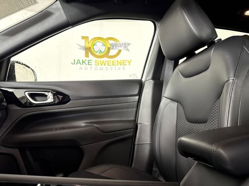 New 2026 Jeep Compass Latitude image 28