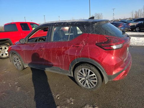 Used 2022 Nissan Kicks SV image 2