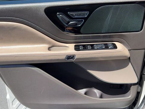 Used 2022 Lincoln Aviator 2WD w/ Premium Package image 15