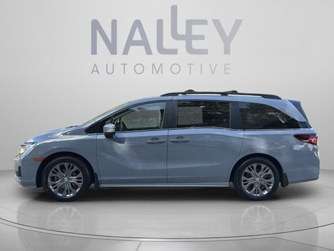 Used 2025 Honda Odyssey Touring image 2