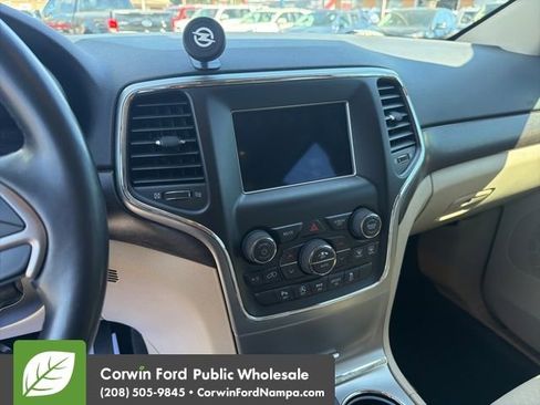 Used 2018 Jeep Grand Cherokee Laredo RWD image 19