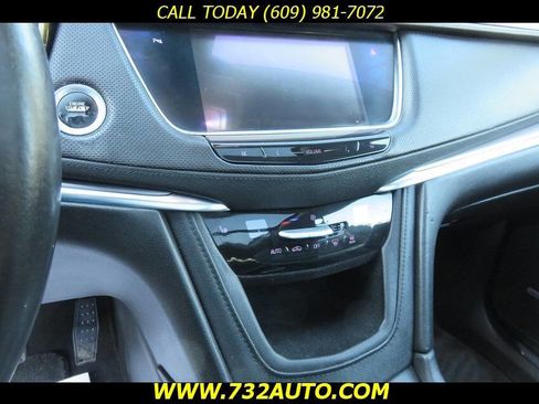 Used 2017 Cadillac XT5 Luxury w/ Driver Awareness Package AWD/4WD image 13