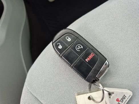 Used 2015 Jeep Renegade Latitude w/ Popular Equipment Group image 27