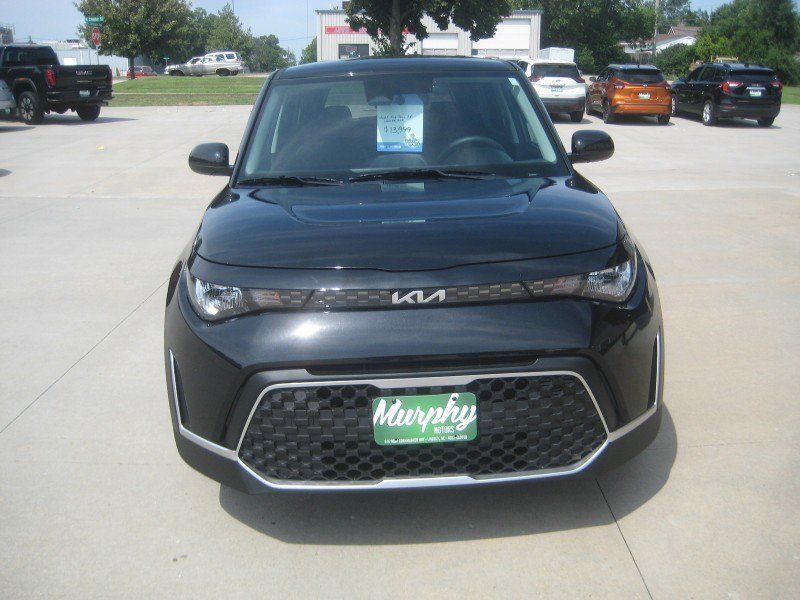 Used 2025 Kia Soul LX w/ LX Technology Package FWD image 3