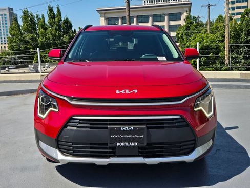 Certified 2025 Kia Niro EX FWD image 8