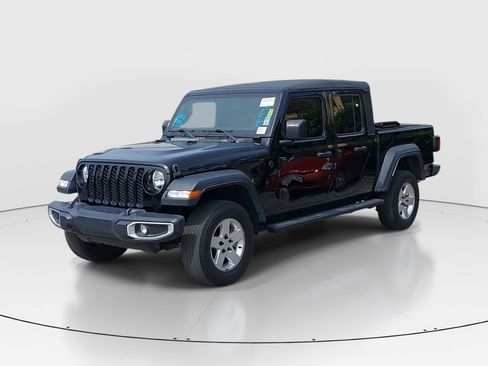 Used 2023 Jeep Gladiator Sport image 3