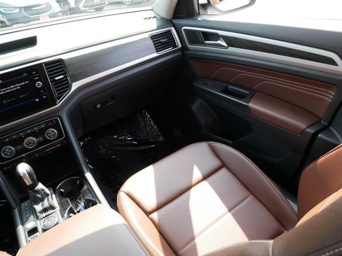 Used 2023 Volkswagen Atlas SE w/ Panoramic Sunroof Package AWD/4WD image 11