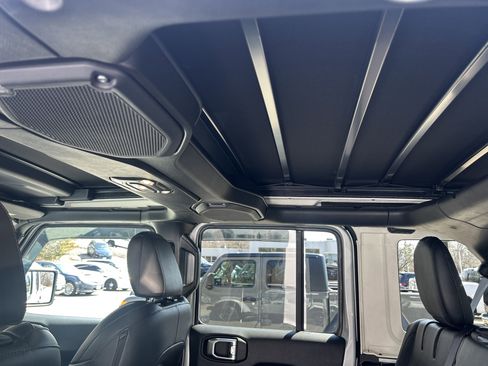 Certified 2022 Jeep Wrangler Unlimited Sahara w/ Cold Weather Group image 16