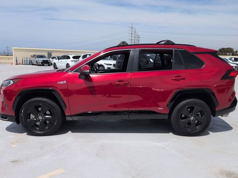 Used 2021 Toyota RAV4 SE w/ Weather & Moonroof Package image 9