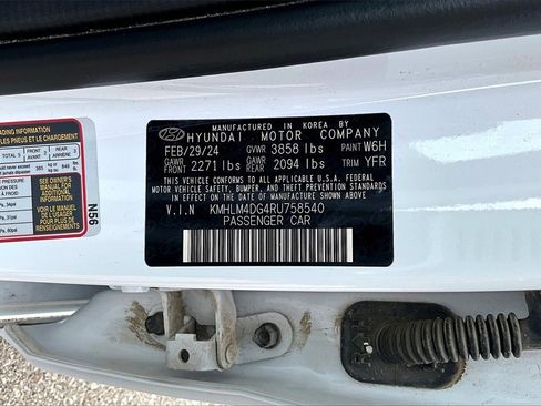 Used 2024 Hyundai Elantra SEL image 35