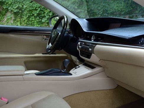 Used 2013 Lexus ES 350 w/ Luxury Pkg FWD image 13