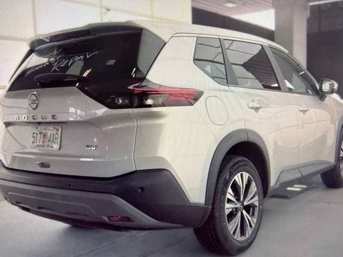 Used 2023 Nissan Rogue SV FWD image 3