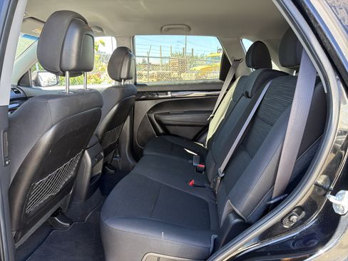 Used 2014 Kia Sorento LX AWD/4WD image 9
