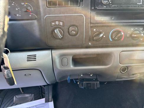 Used 2004 Ford F250 XLT image 5