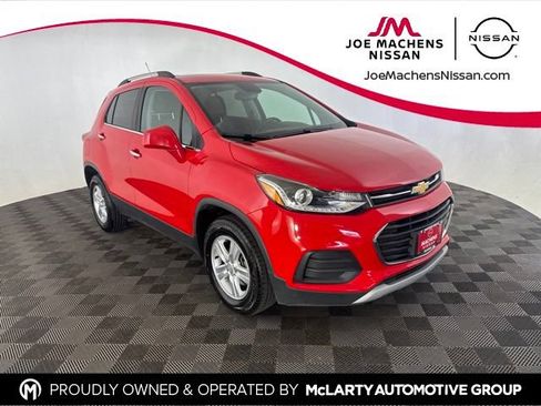 Used 2018 Chevrolet Trax LT w/ Sun & Sound Package AWD/4WD image 1