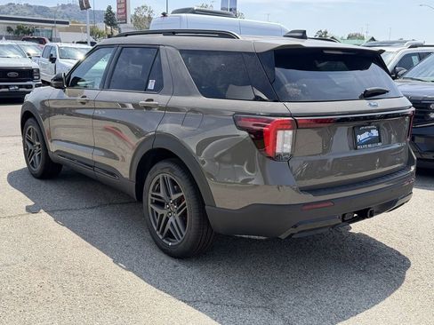 New 2026 Ford Explorer ST-Line w/ ST-Line Street Pack RWD image 4