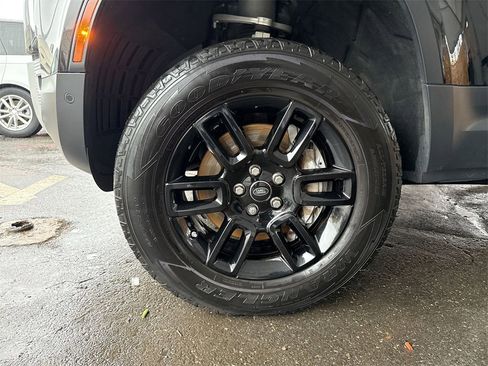 Used 2020 Land Rover Defender 110 SE image 19