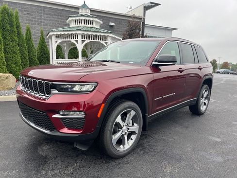 New 2025 Jeep Grand Cherokee Limited w/ Luxury Tech Group II AWD/4WD image 2