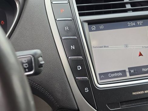 Used 2019 Lincoln Nautilus Reserve FWD image 32