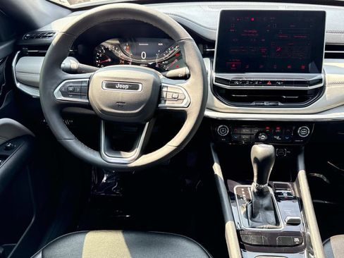 Used 2024 Jeep Compass Limited image 2